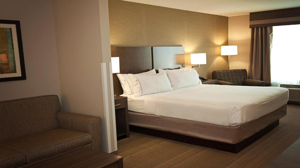 Holiday Inn Express Hotel & Suites Wichita Northeast by IHG - Image 1