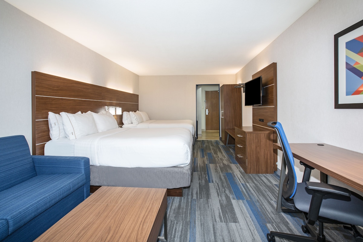 Holiday Inn Express Kansas City at the Legends by IHG featured image