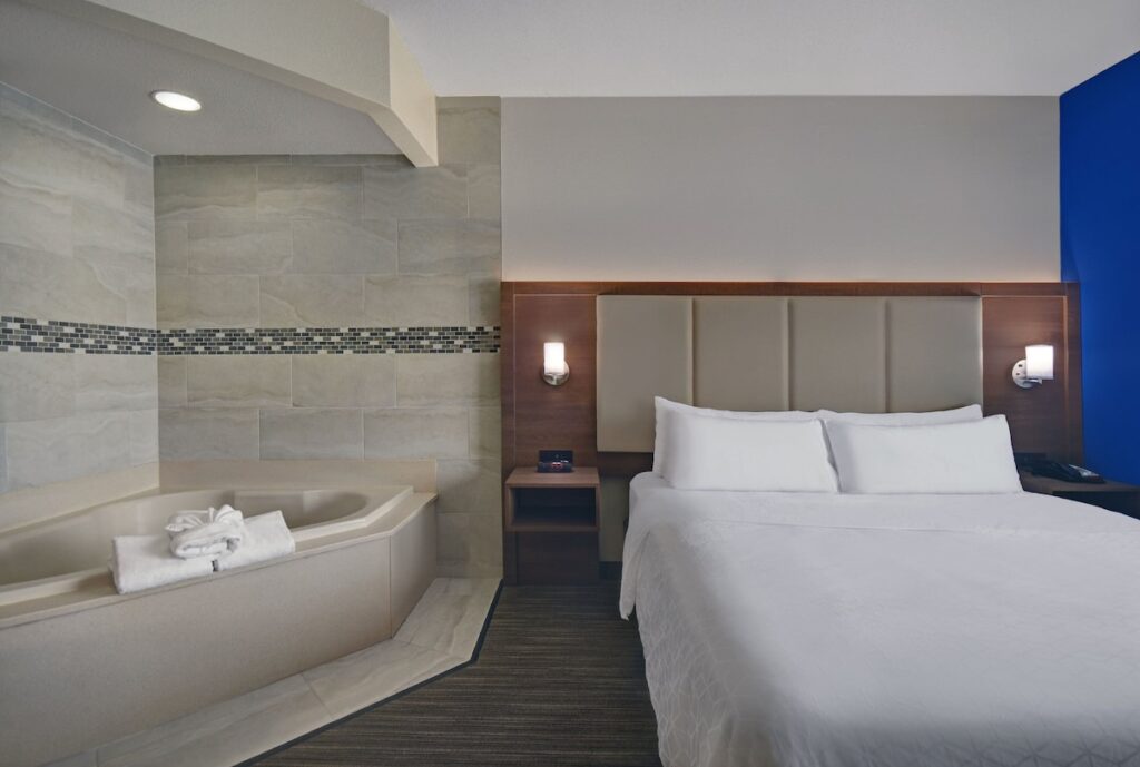 Holiday Inn Express Marshall by IHG - Image 3