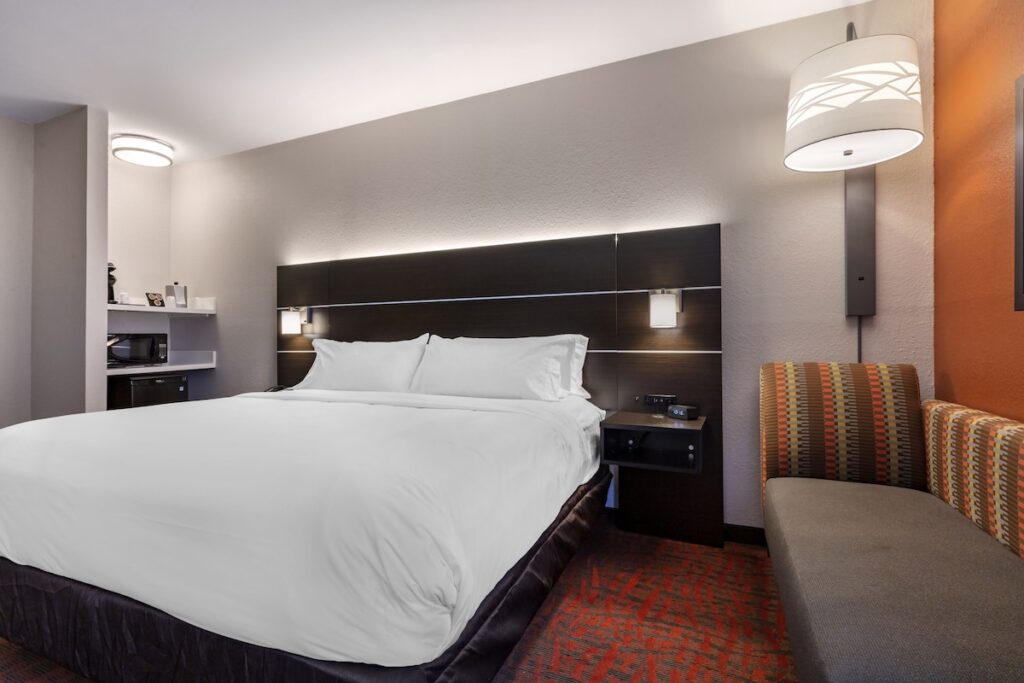 Holiday Inn Express Metropolis by IHG - Image 2