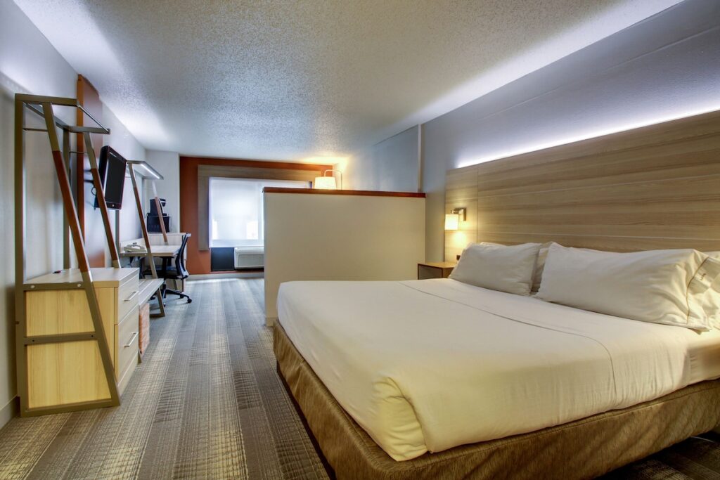 Holiday Inn Express Milwaukee North Brown Deer/Mequon by IHG - Image 4