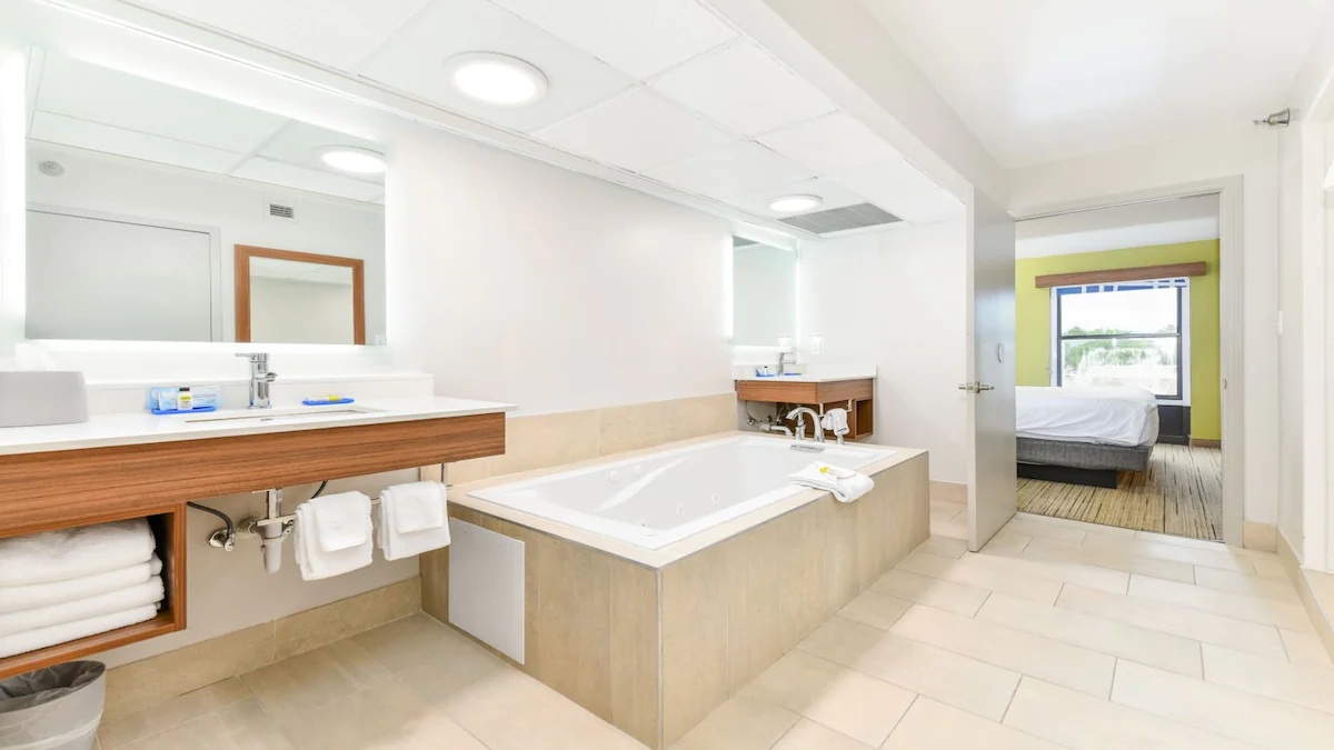 Holiday Inn Express Pigeon Forge Near Dollywood by IHG deep soaking tub