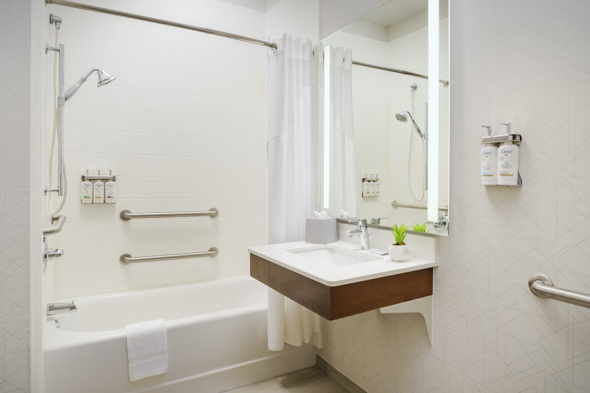 Holiday Inn Express Rochester NE Irondequoit by IHG Naperville