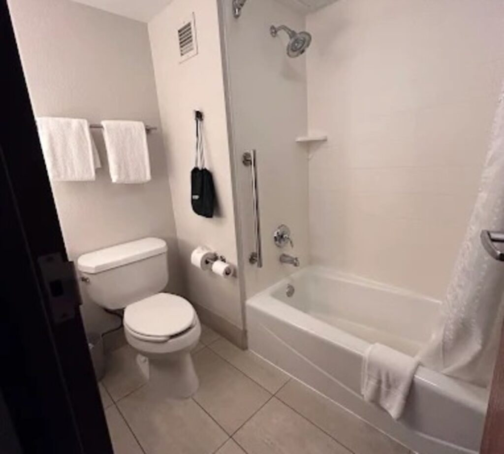 Holiday Inn Express San Antonio-Airport by IHG - Image 1