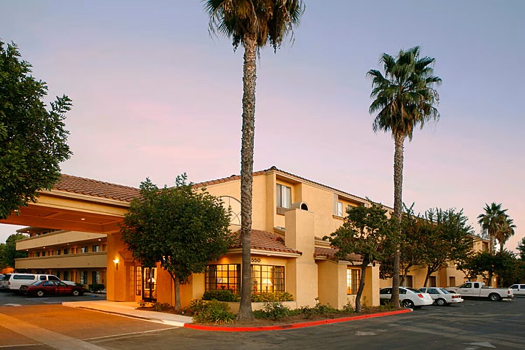 Holiday Inn Express Simi Valley by IHG - Image 2