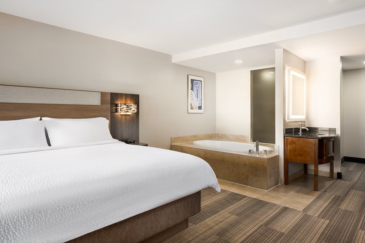 Holiday Inn Express Simi Valley by IHG hottub