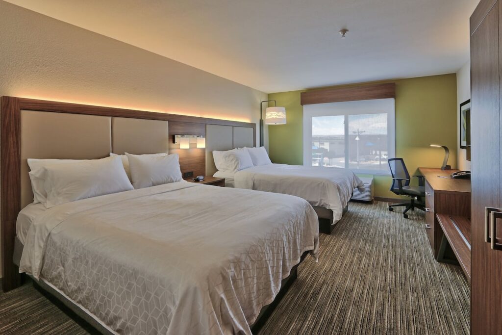 Holiday Inn Express & Suites Albuquerque Historic Old Town by IHG - Image 3