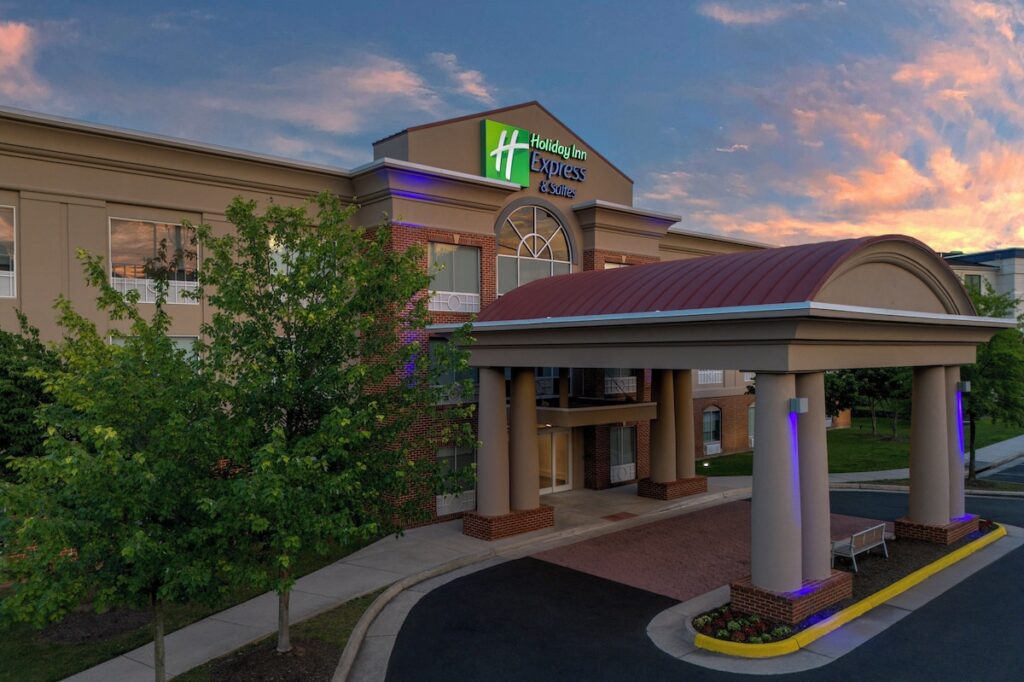 Holiday Inn Express & Suites Alexandria – Fort Belvoir by IHG - Image 5