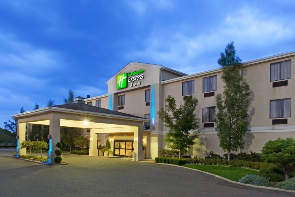 Holiday Inn Express & Suites Alliance by IHG - Image 2