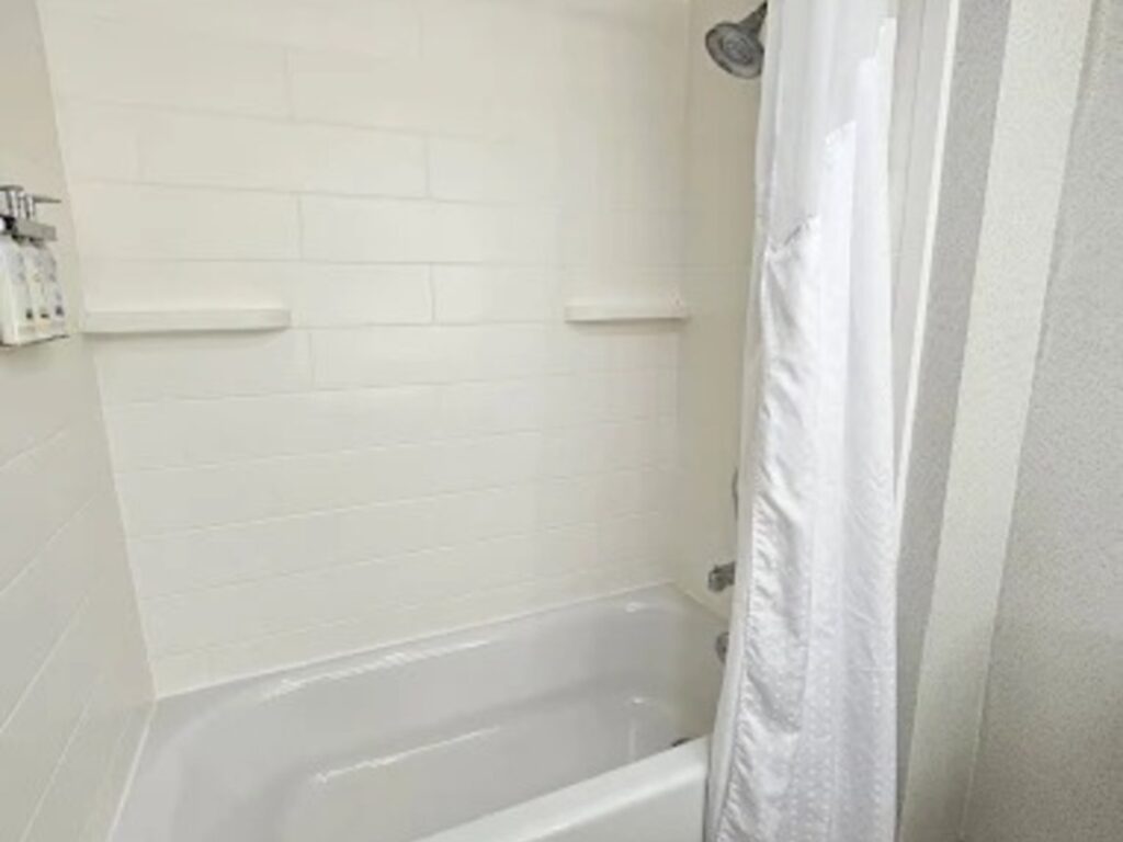 Holiday Inn Express & Suites Asheville SW – Outlet Ctr Area by IHG - Image 1