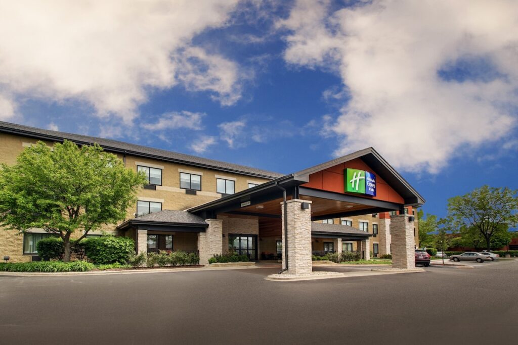 Holiday Inn Express & Suites Aurora – Naperville by IHG - Image 3