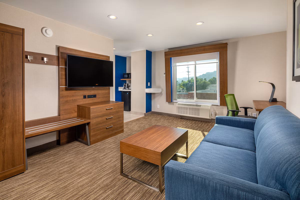 Holiday Inn Express & Suites Chatsworth by IHG - Image 3