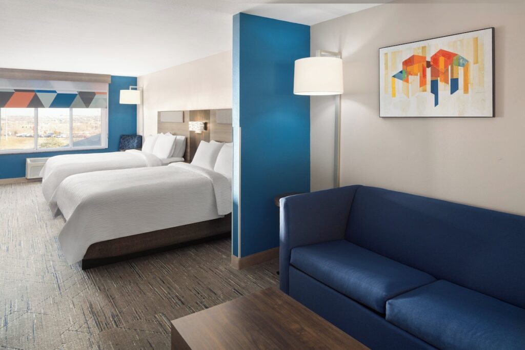 Holiday Inn Express & Suites Cherry by IHG - Image 3