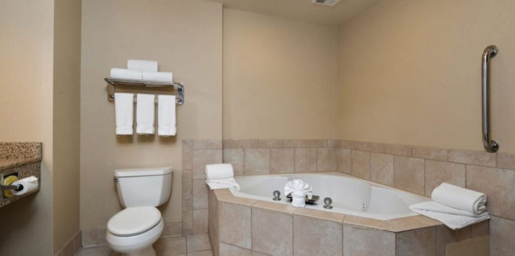 Holiday Inn Express & Suites Cherry by IHG - Image 2