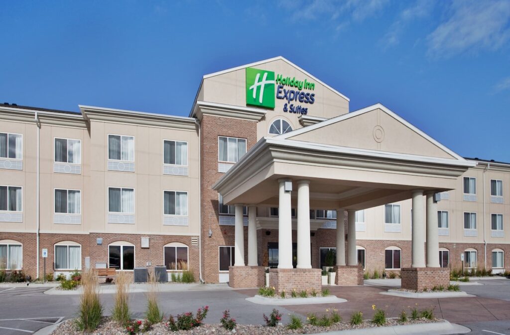 Holiday Inn Express & Suites Cherry by IHG - Image 4