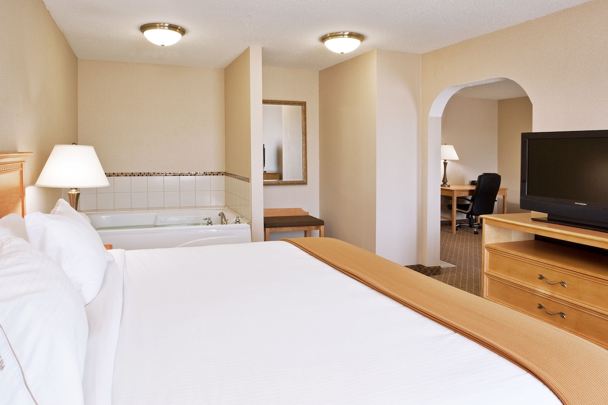 Holiday Inn Express Suites Chesterfield by IHG