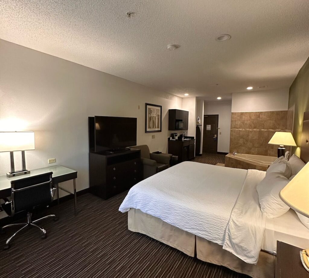 Holiday Inn Express & Suites Chicago-Deerfield/Lincolnshire by IHG - Image 3