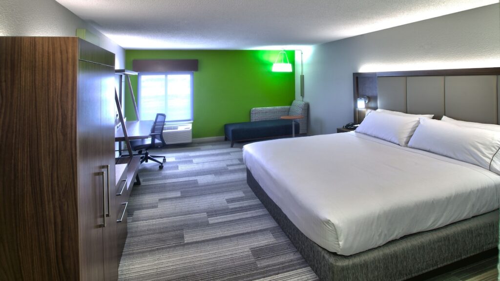 Holiday Inn Express & Suites Evansville North by IHG - Image 3