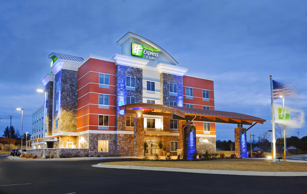 Holiday Inn Express & Suites Hot Springs by IHG - Image 2