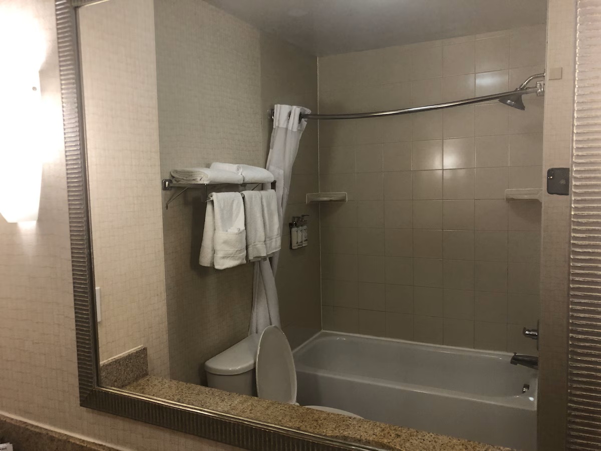 Holiday Inn Express Suites Howell by IHG deep soaking tub