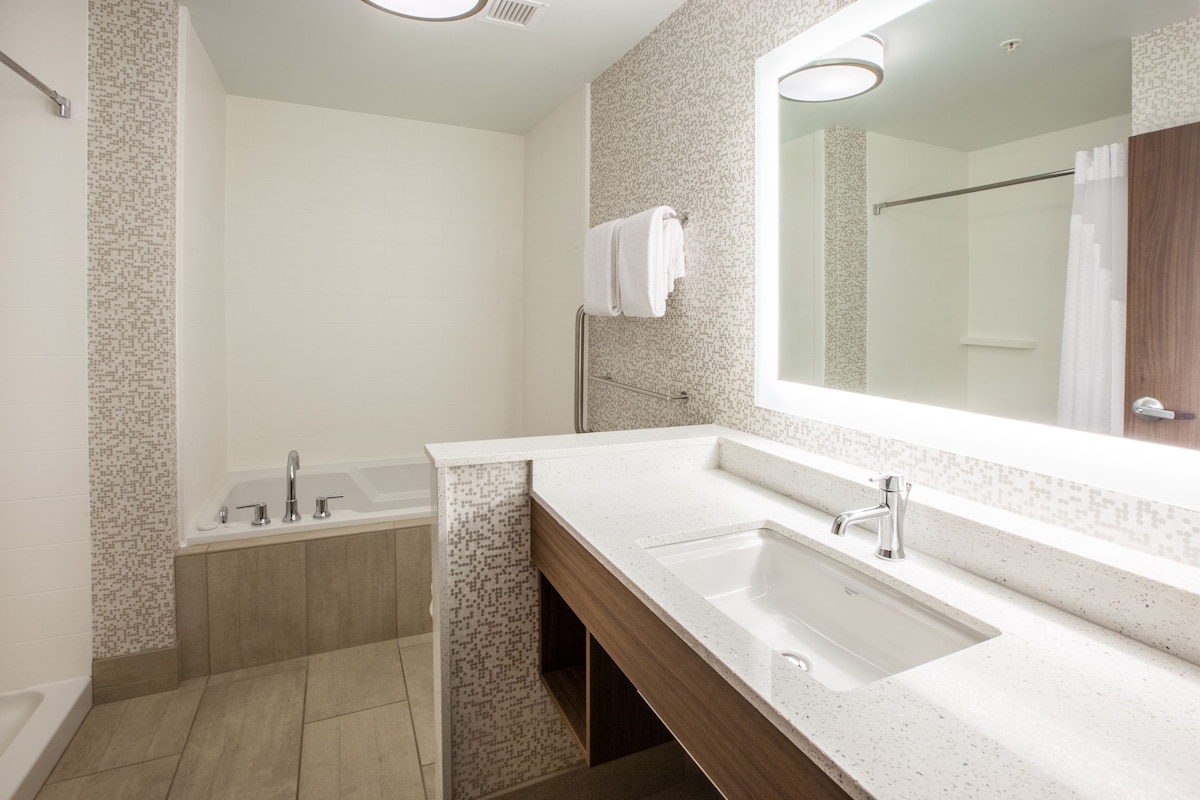 Holiday Inn Express Suites Indianapolis NE Noblesville by IHG