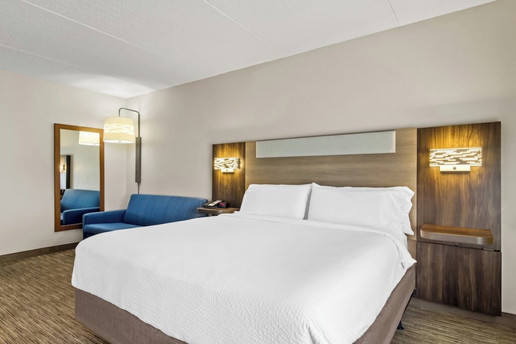 Holiday Inn Express & Suites Jacksonville SE- Med Ctr Area by IHG - Image 3