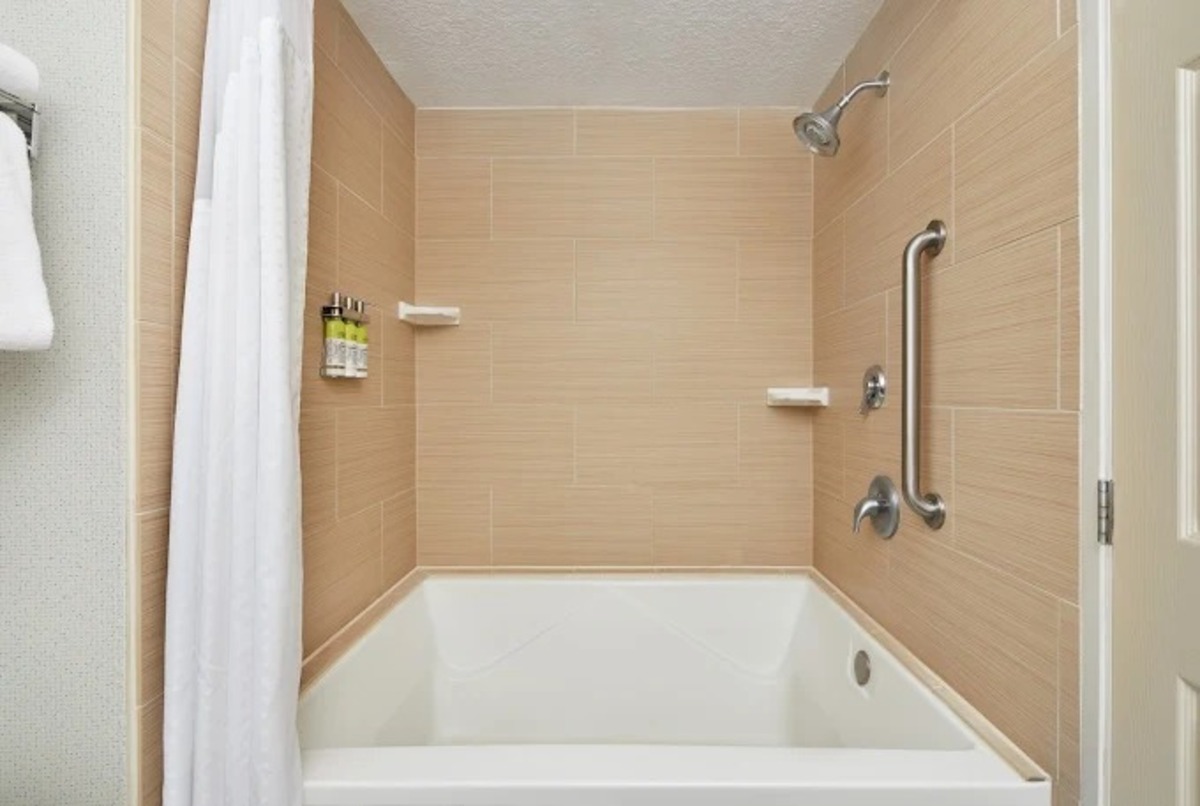Holiday Inn Express Suites Jacksonville SE Med Ctr Area by IHG feat.image