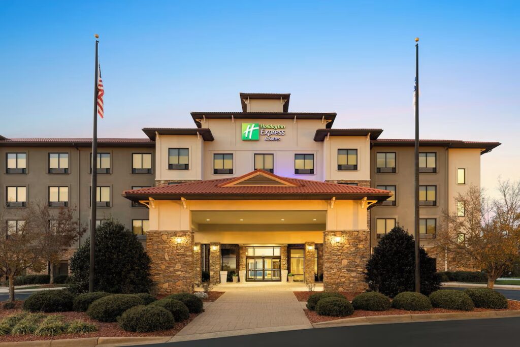 Holiday Inn Express & Suites Lexington NW-The Vineyard by IHG - Image 2