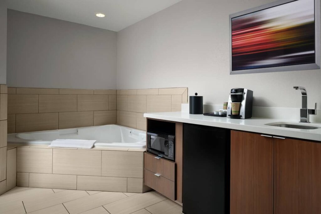 Holiday Inn Express & Suites New Orleans Airport South by IHG - Image 1