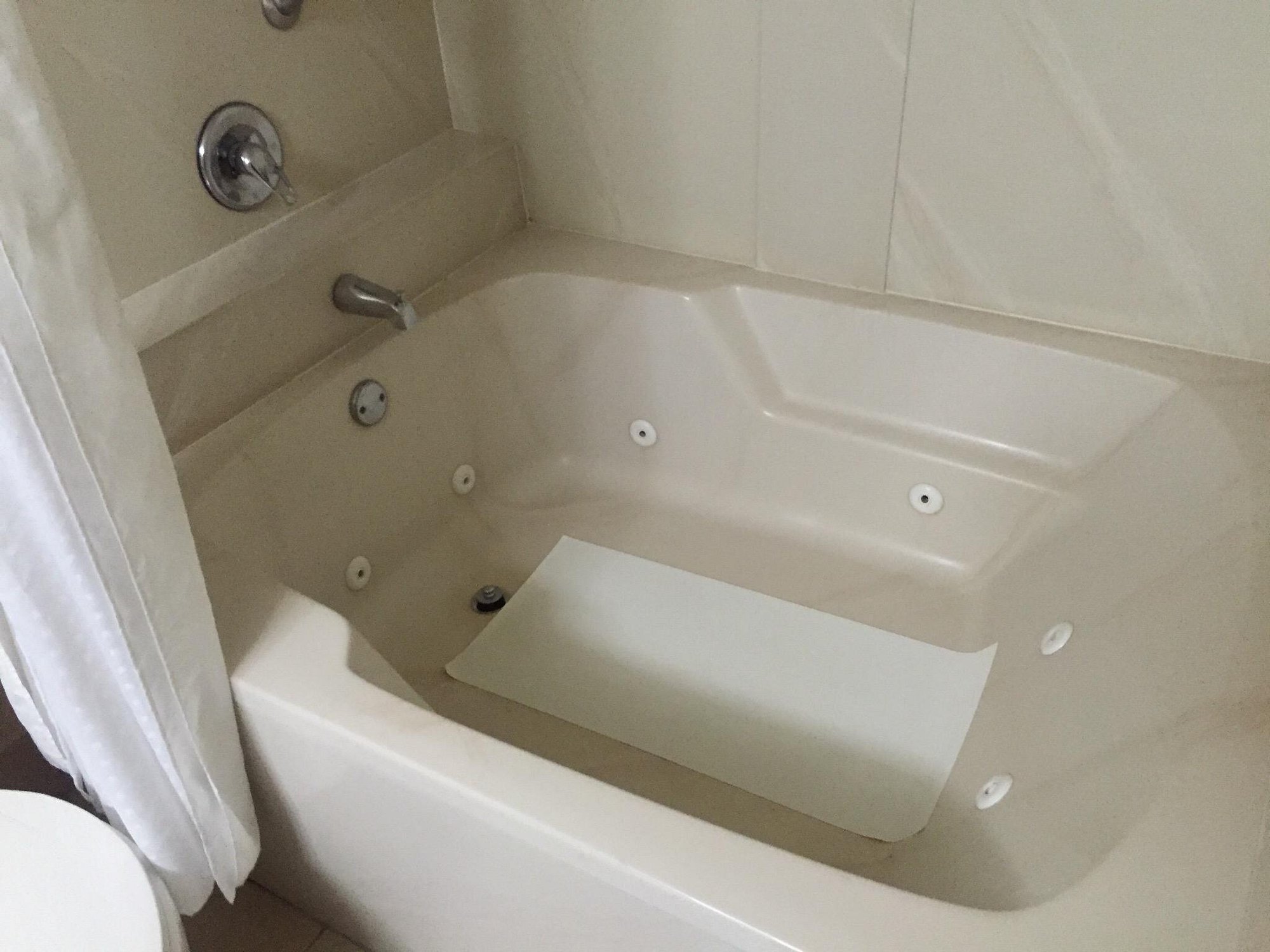 Holiday Inn Express Suites Orange City Deltona by IHG tub