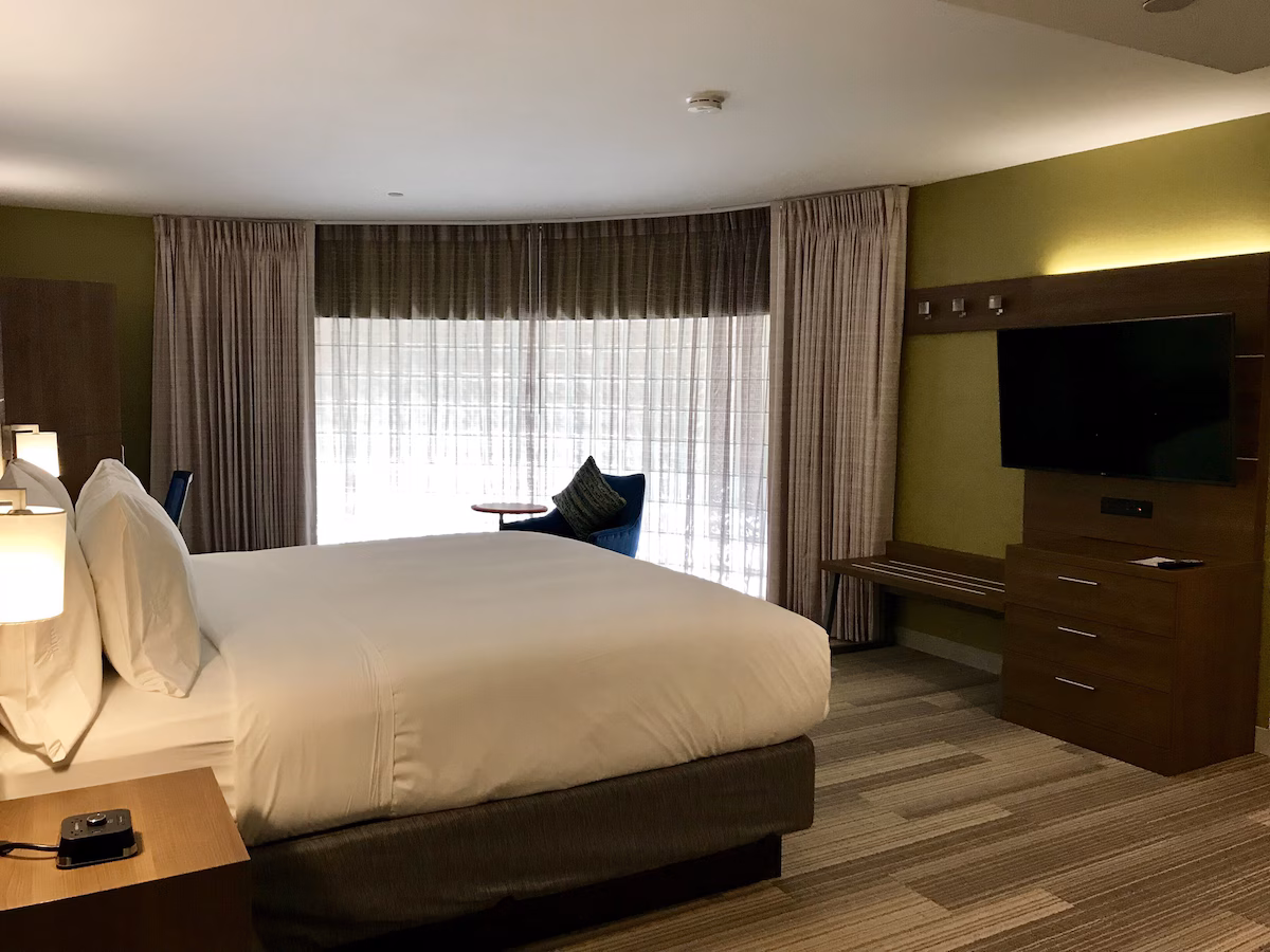 Holiday Inn Express & Suites Pasadena – Los Angeles by IHG - Image 4