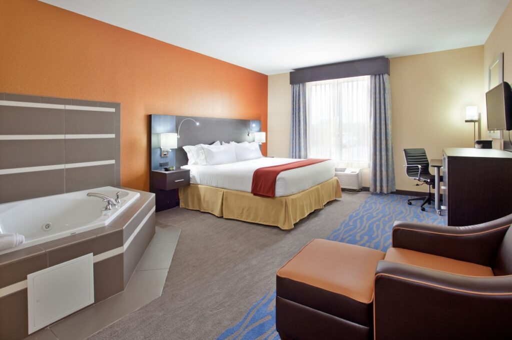 Holiday Inn Express & Suites St Louis Airport by IHG - Image 1