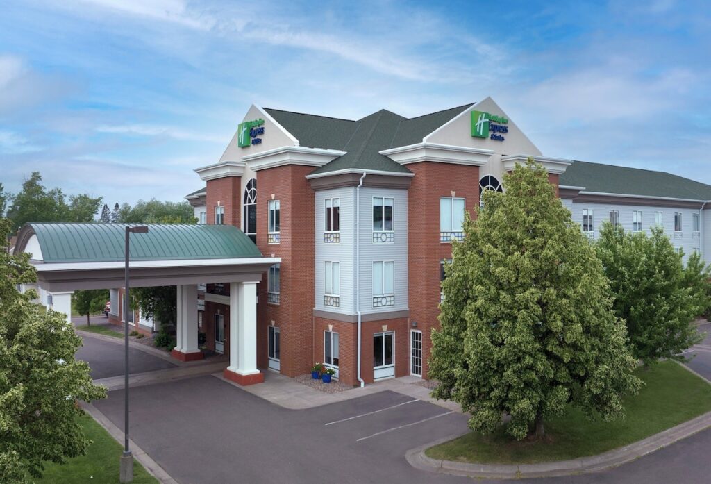Holiday Inn Express & Suites Superior by IHG - Image 3
