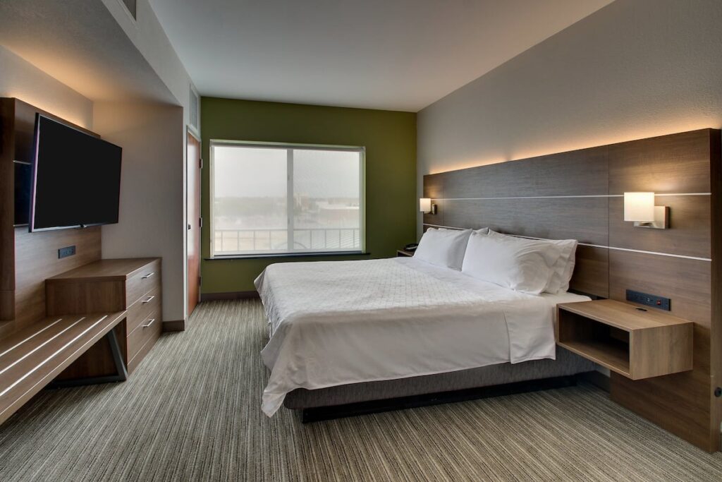 Holiday Inn Express & Suites Waukegan by IHG - Image 4
