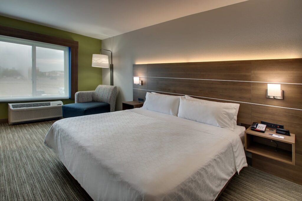 Holiday Inn Express & Suites Waukegan by IHG - Image 3