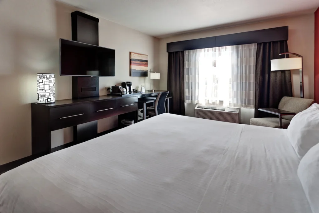 Holiday Inn Express & Suites Wichita Northwest by IHG - Image 3