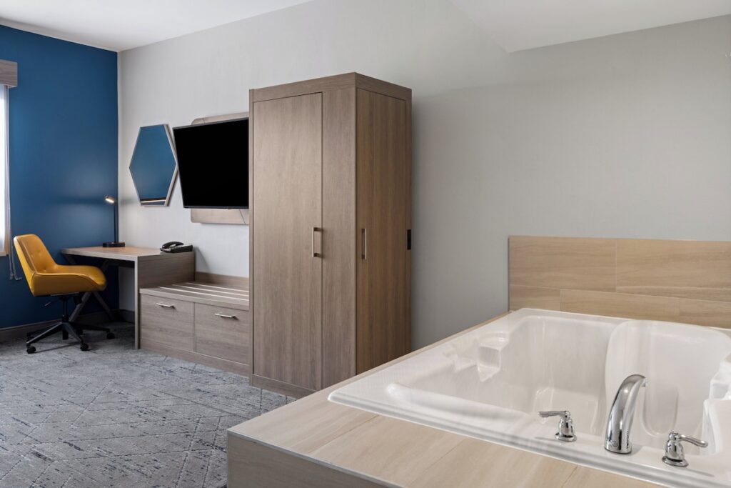 Holiday Inn Express Toledo North by IHG - Image 1