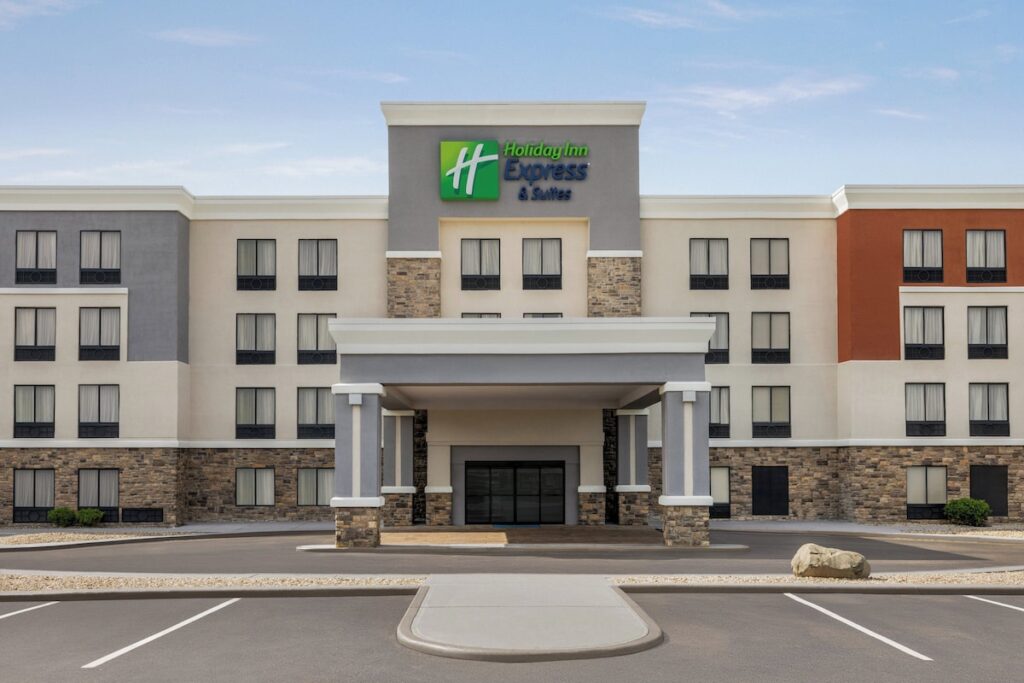 Holiday Inn Express and Suites Indianapolis W- Airport Area by IHG - Image 4