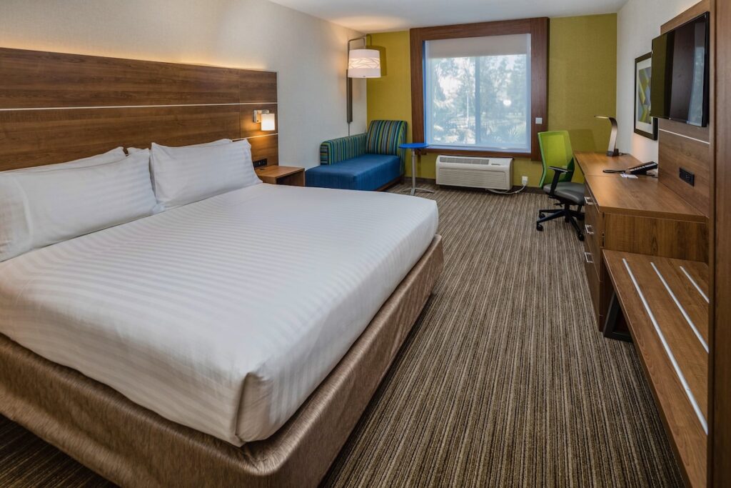 Holiday Inn Express and Suites Modesto by IHG - Image 3