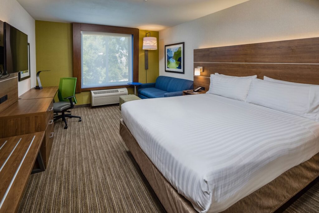 Holiday Inn Express and Suites Modesto by IHG - Image 2