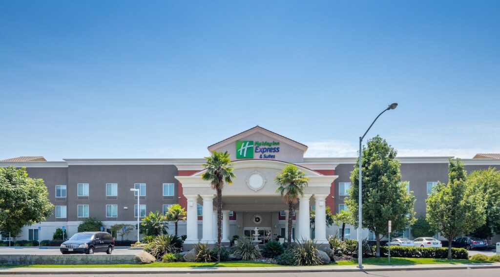 Holiday Inn Express and Suites Modesto by IHG - Image 4