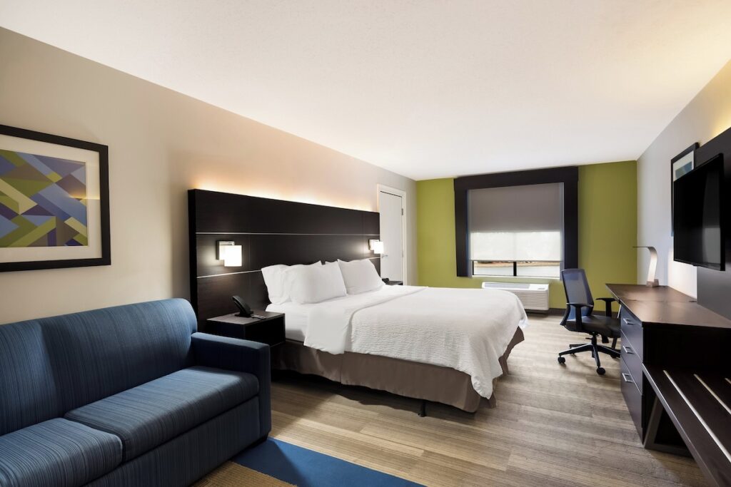 Holiday Inn Express and Suites Newton by IHG - Image 2