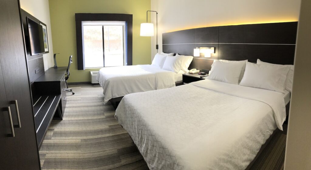 Holiday Inn Express and Suites Newton by IHG - Image 3