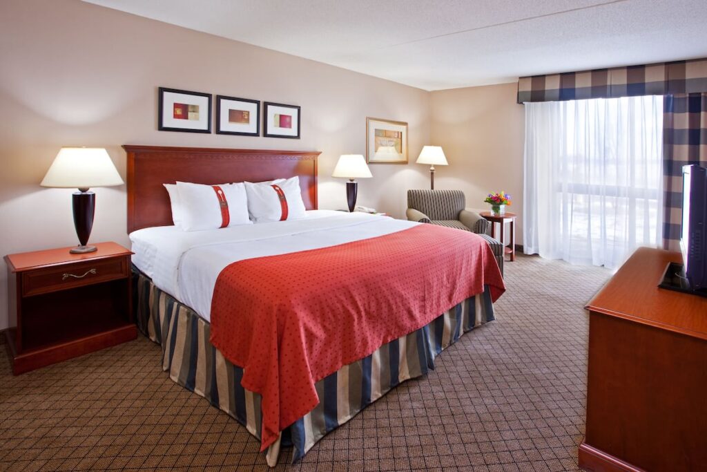 Holiday Inn Hotel & Suites Cincinnati – Eastgate by IHG - Image 2