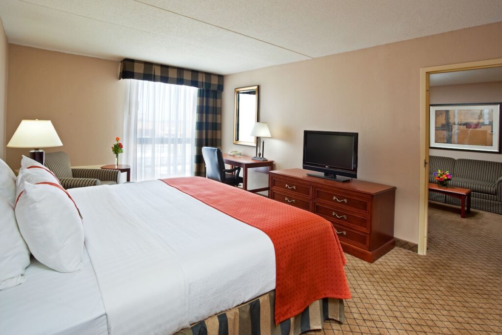 Holiday Inn Hotel & Suites Cincinnati – Eastgate by IHG - Image 3