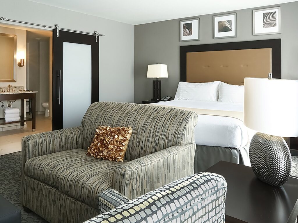 Holiday Inn Hotel & Suites East Peoria by IHG - Image 3