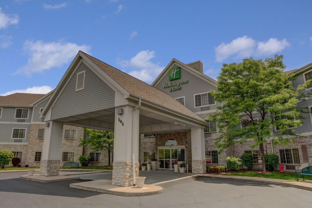 Holiday Inn Hotel & Suites-Milwaukee Airport by IHG - Image 2