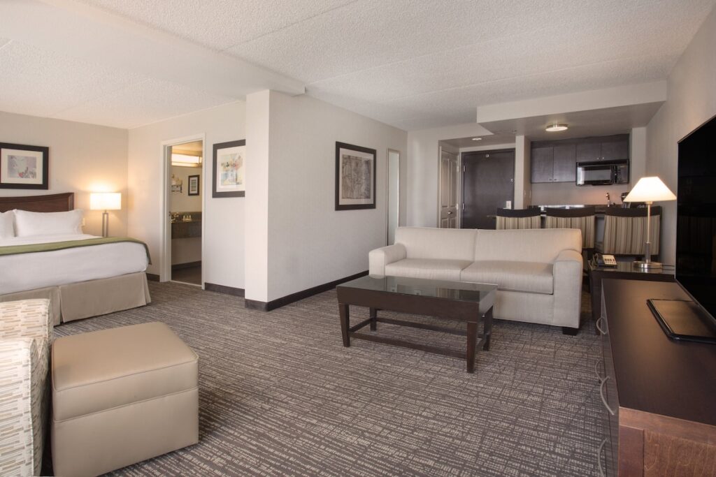 Holiday Inn Hotel & Suites Scottsdale North – Airpark by IHG - Image 4