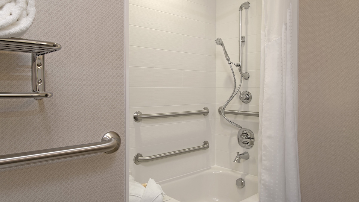 Holiday Inn Indianapolis Airport by IHG