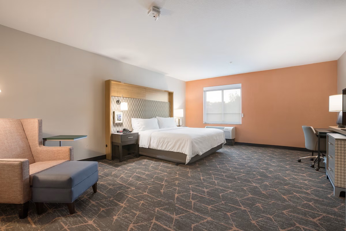 Holiday Inn Jackson NW Airport Road by IHG jetted tub